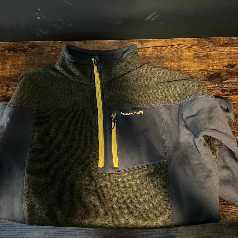 Avalanche Quarter Zip Fleece, Size M